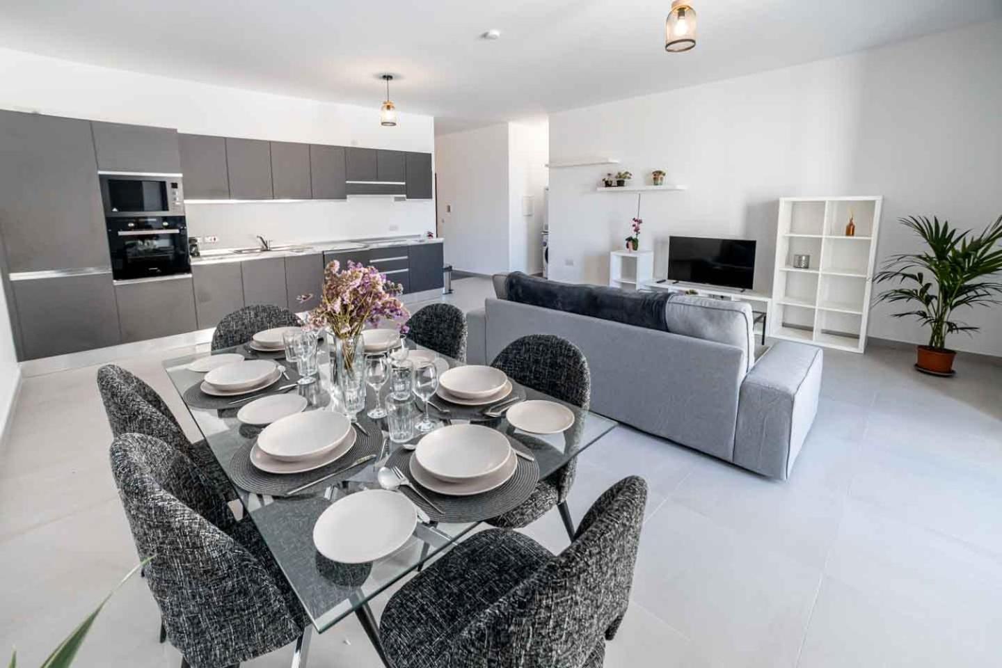 3 Bedroom Apartment *
